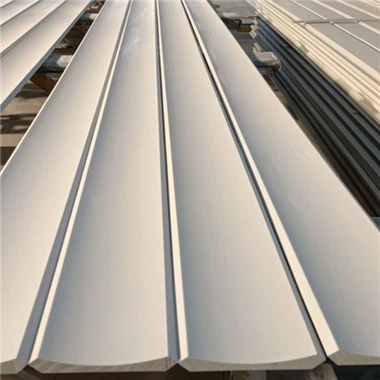 Múnlaí Corónach Adhmaid Primed Bán Dea-Cháilíochta Don Uasteorainn